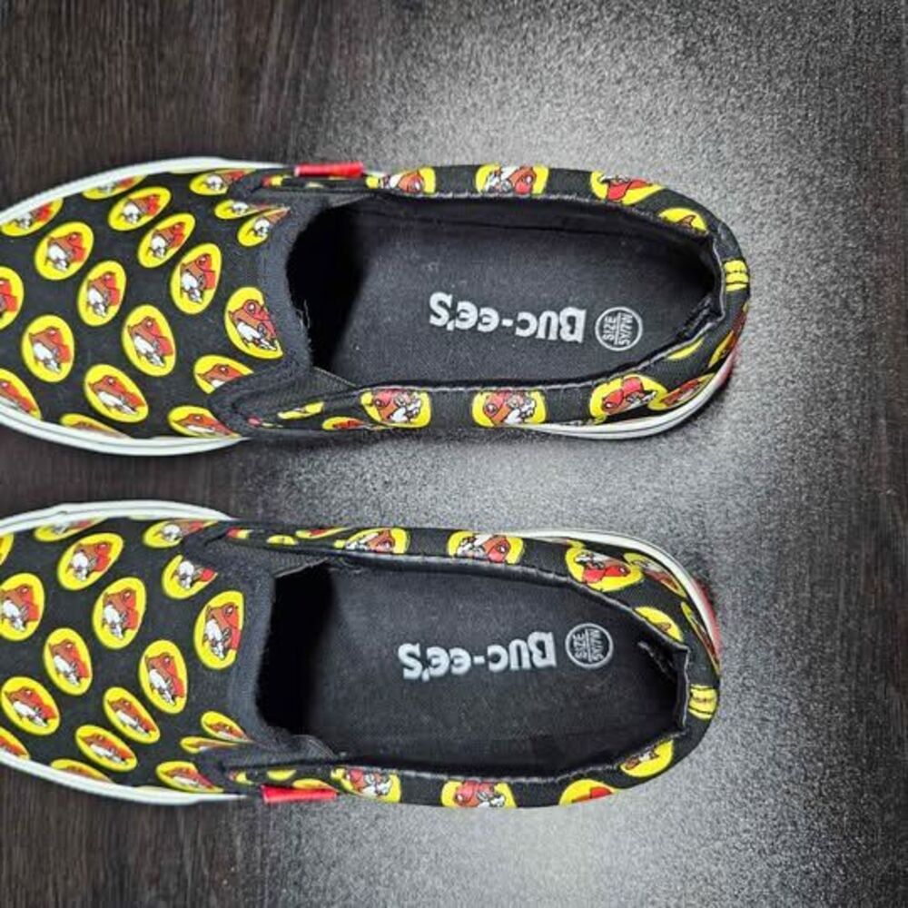Buc-ee’s Slip On Shoes All Over Beaver Logo Women’s 7 Youth 5 Like New - Picture 7 of 10